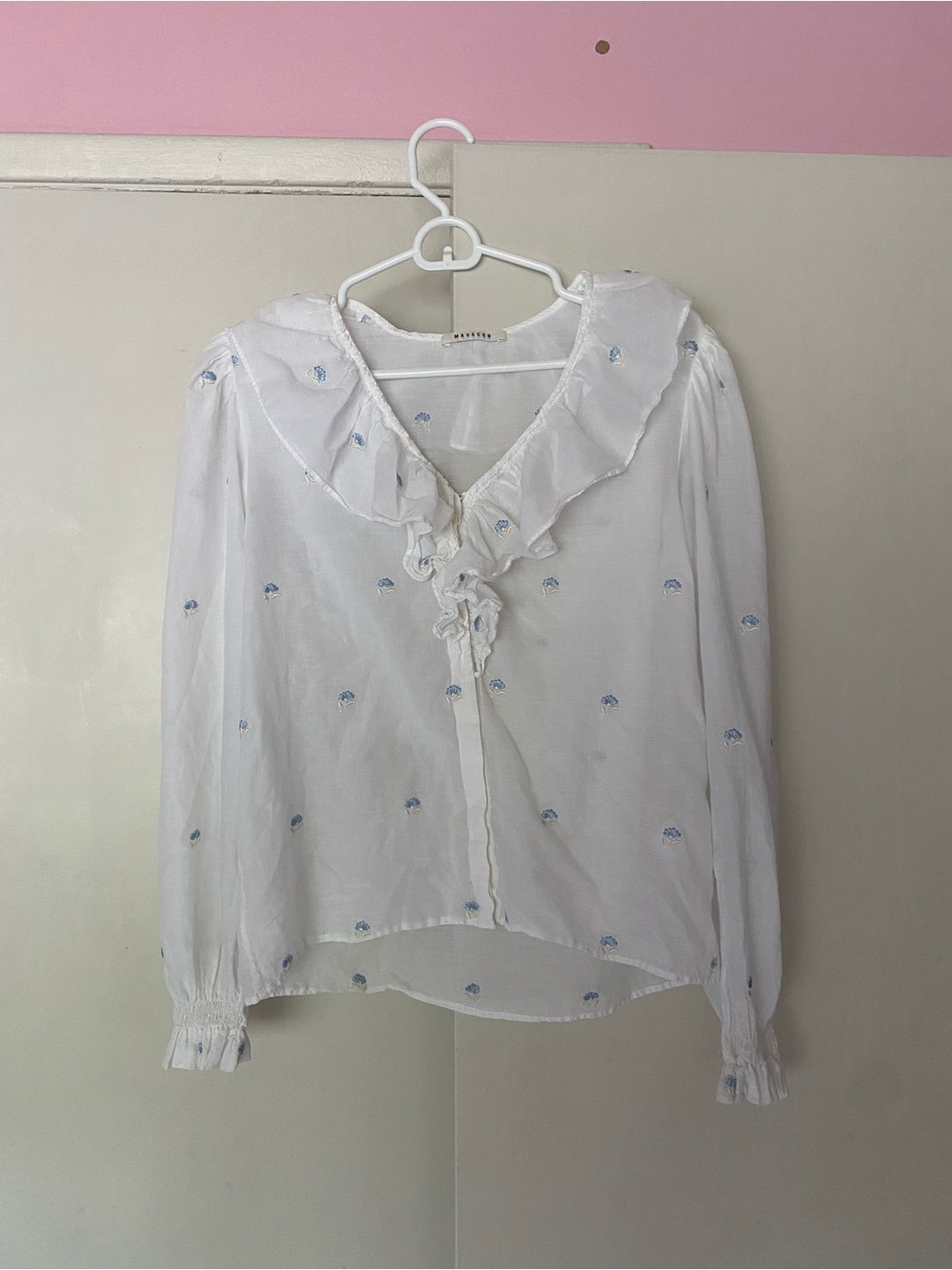 Masscob White Ruffle Collar Blouse with Blue Floral Embroidery size M